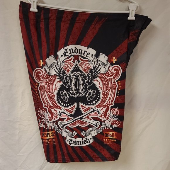 MMA Elite Mens XL Red Black Spade Wing Bone Fighter Trainers Shorts 11in Inseam - Picture 3 of 12